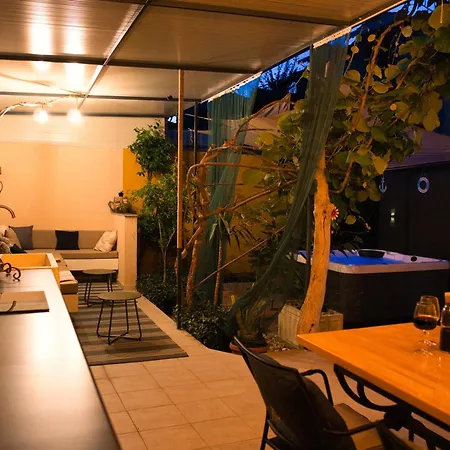 بيت للعطل Retreat تروغير
